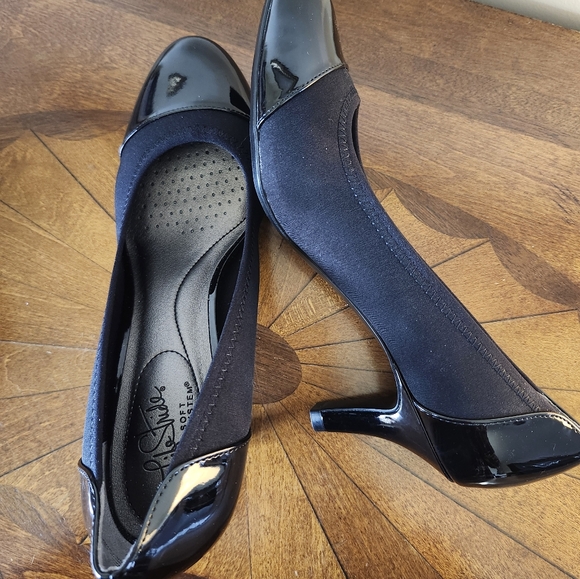 Heels - Picture 3 of 5